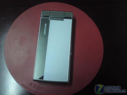 冰淇淋领衔 八款翻盖手机伴您度过酷夏 