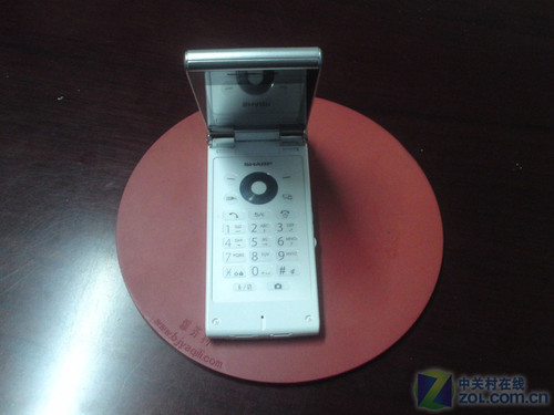 冰淇淋领衔 八款翻盖手机伴您度过酷夏 