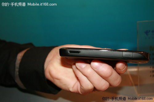 双网双待商务机 摩托XT800降100