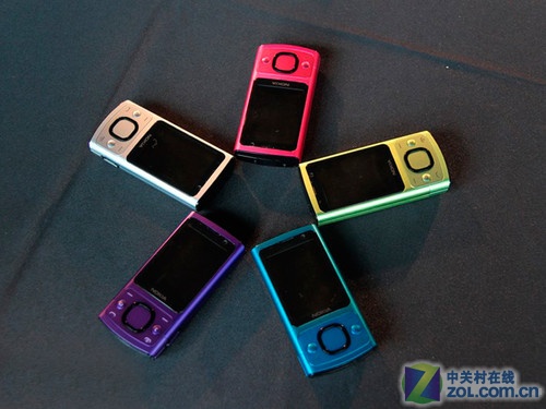 多彩绚丽滑盖机 行货诺基亚6700S开卖