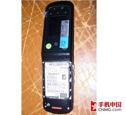 经典翻盖再现?MOTO WX415/W418g曝光