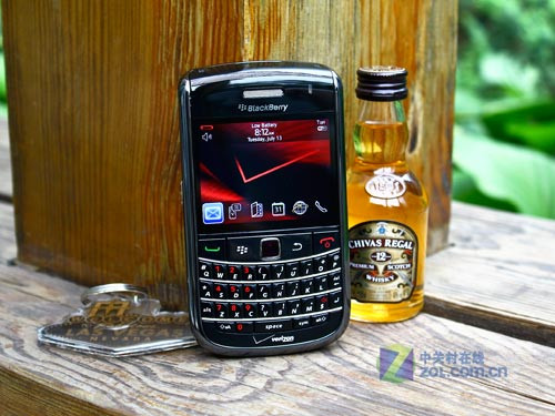 为OS6而生的3G双模 黑莓9650真机图赏 