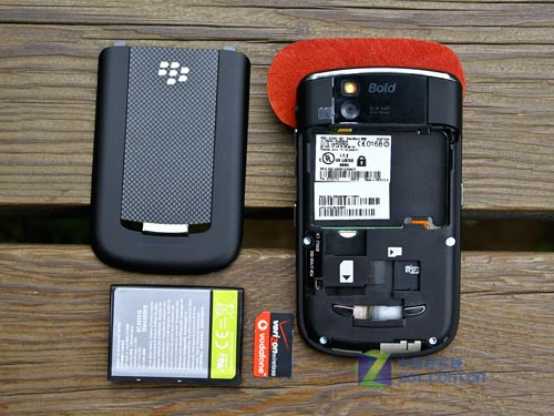 为OS6而生的3G双模 黑莓9650真机图赏 