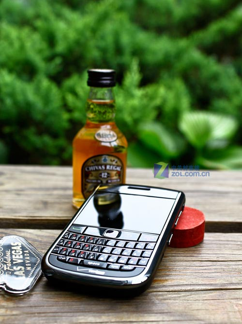 为OS6而生的3G双模 黑莓9650真机图赏 