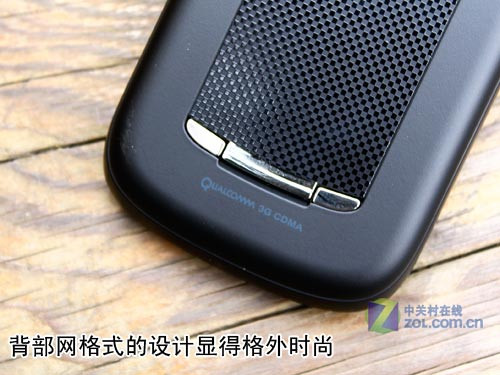 为OS6而生的3G双模 黑莓9650真机图赏 