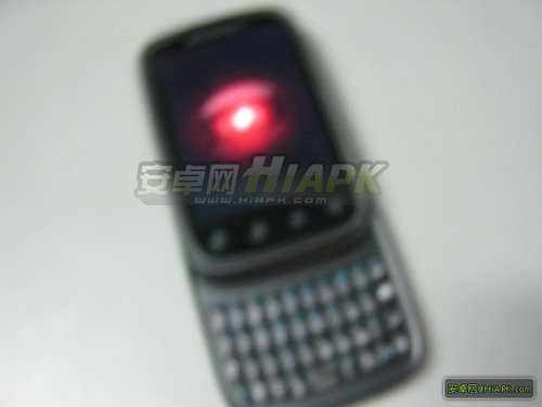 里程碑滑盖版 MOTO全键盘新机谍照曝光