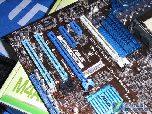 AMD六核绝配 华硕超豪华890GX售1199元 