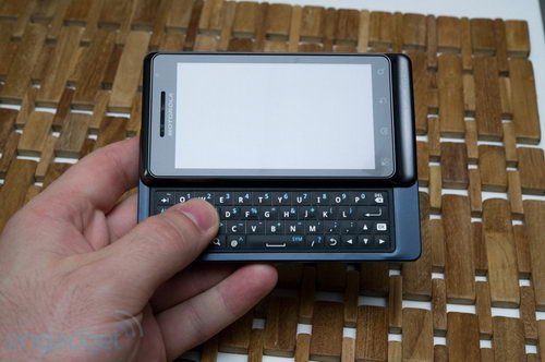 五大变化 MOTO Droid2代真机开箱照抢先看