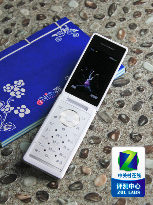 时尚&ldquo;i呼吸&rdquo; 唯美翻盖康佳K17真机图赏 