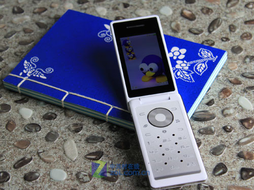 时尚&ldquo;i呼吸&rdquo; 唯美翻盖康佳K17真机图赏 