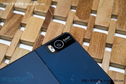 细节特写:Droid 2几乎100%复制Droid
