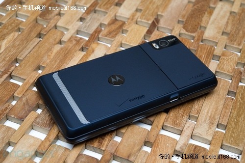 差异极小 Droid 2正反面欣赏