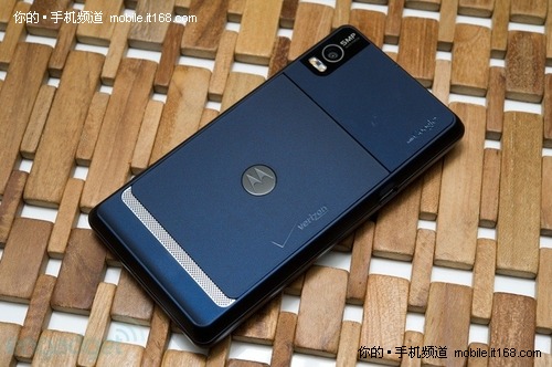 差异极小 Droid 2正反面欣赏