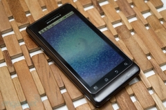 最主要变化:Qwerty键盘+Android 2.2