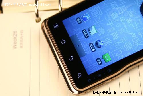 800万XT701：摩托罗拉XT711