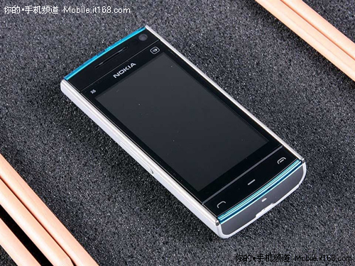 [上海]音乐触控机皇 诺基亚X6又跌200元