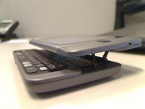 腾空QWERTY全键盘 HTC Vision曝清晰图