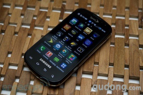 4寸大屏侧滑全键盘 三星Epic 4G初解析 