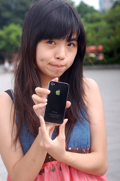 解锁还太遥远 无锁版iPhone4报13300元