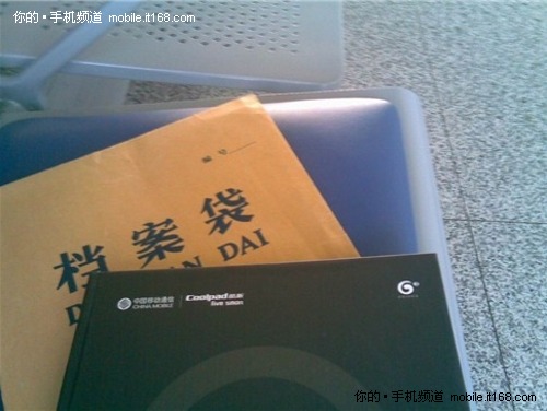 机场惊现神秘画册 TD机王酷派8910曝光