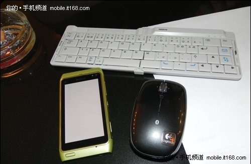诺基亚N8蓝牙键盘、鼠标一个都不能少