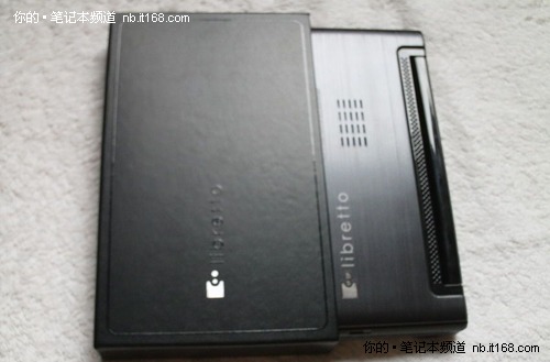 东芝双屏W100尝鲜照（赠品）