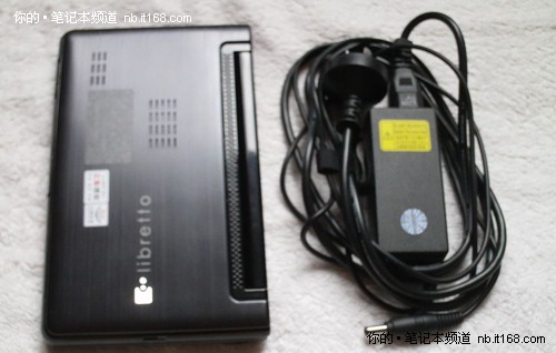 东芝双屏W100尝鲜照（赠品）