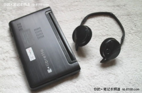 东芝双屏W100尝鲜照（大小对比）