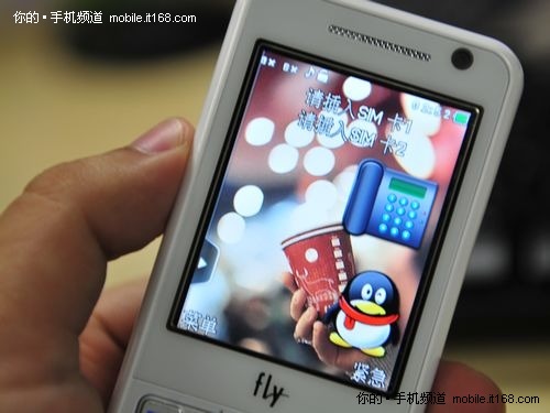 爱上英伦Phone!  Fly 时尚新机F502登场