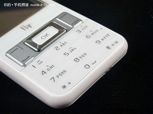 爱上英伦Phone!  Fly 时尚新机F502登场