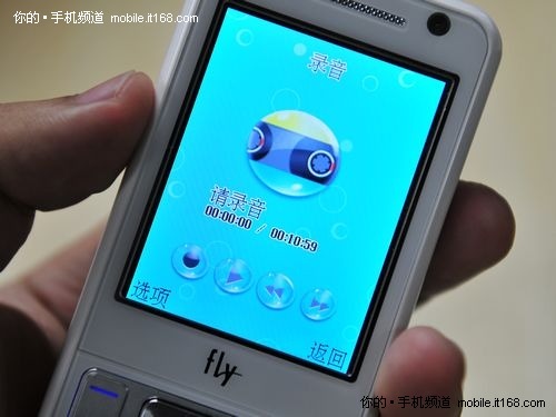 爱上英伦Phone!  Fly 时尚新机F502登场