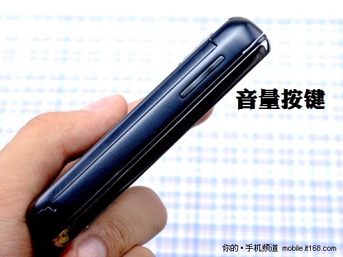 简约的背部设计