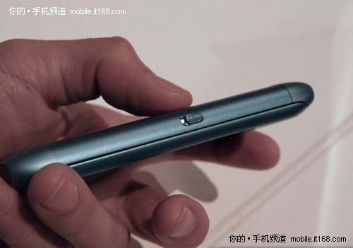 4吋屏幕全键盘 诺基亚E7商务手机亮相