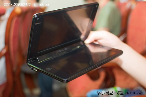 预订礼 东芝7吋双屏W100上网本售价9699