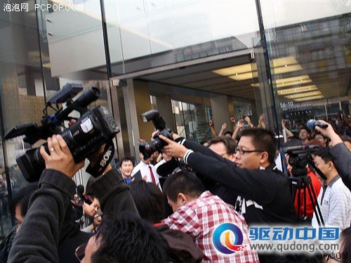 苹果iPhone4行货上市 北京零售店记录 
