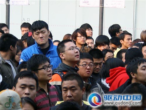 苹果iPhone4行货上市 北京零售店记录 