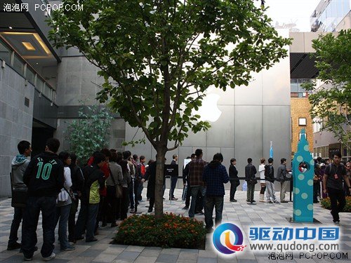 苹果iPhone4行货上市 北京零售店记录 
