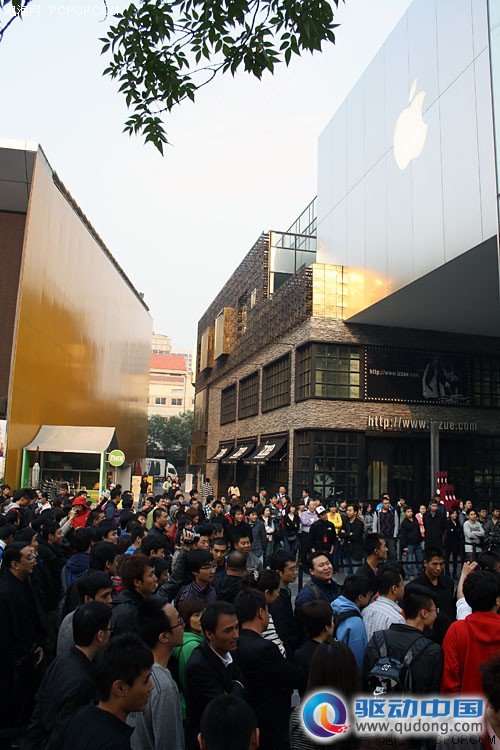 苹果iPhone4行货上市 北京零售店记录 