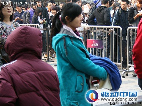 苹果iPhone4行货上市 北京零售店记录 