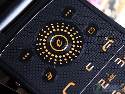 CDMA2000新成员 闪烁翻盖泛泰EV289评测