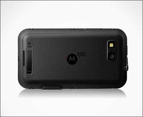 售价3500元 MOTO四防智能机Defy下月开卖