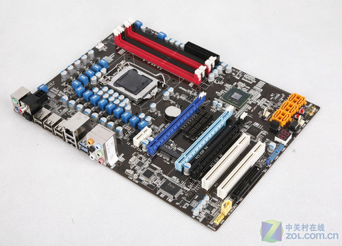 暴力14相 战旗USB3/SATA3大板P67曝光