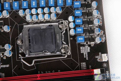 暴力14相 战旗USB3/SATA3大板P67曝光