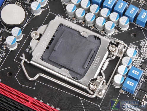 暴力14相 战旗USB3/SATA3大板P67曝光