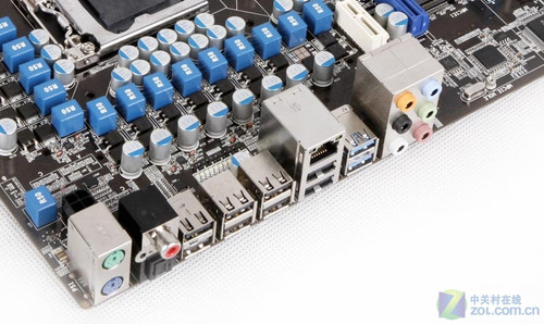 暴力14相 战旗USB3/SATA3大板P67曝光
