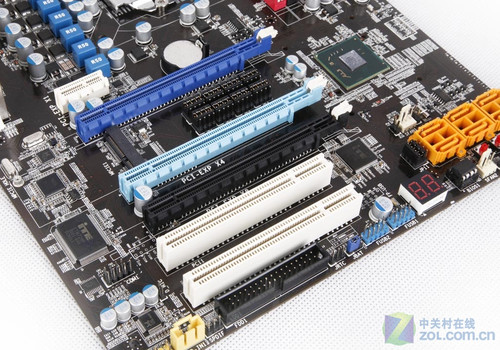 暴力14相 战旗USB3/SATA3大板P67曝光