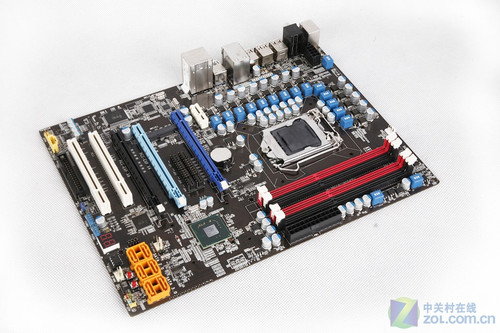 暴力14相 战旗USB3/SATA3大板P67曝光