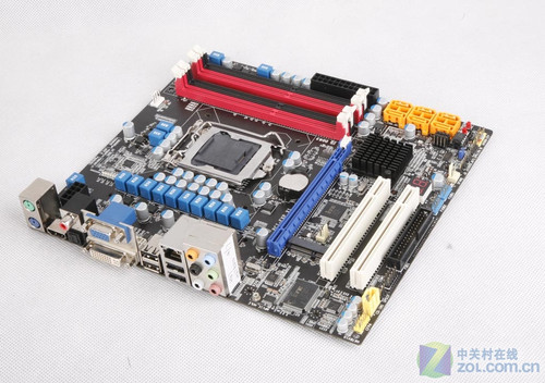暴力14相 战旗USB3/SATA3大板P67曝光
