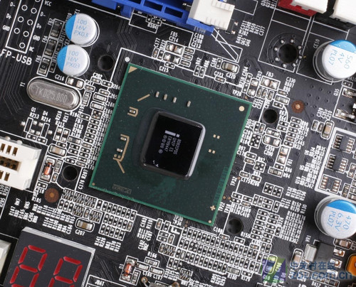 暴力14相 战旗USB3/SATA3大板P67曝光