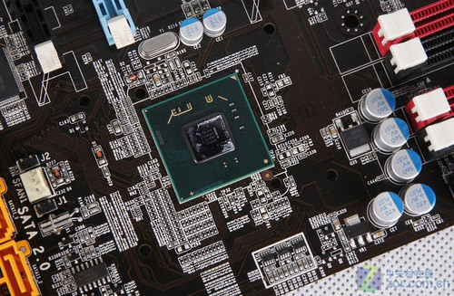 暴力14相 战旗USB3/SATA3大板P67曝光